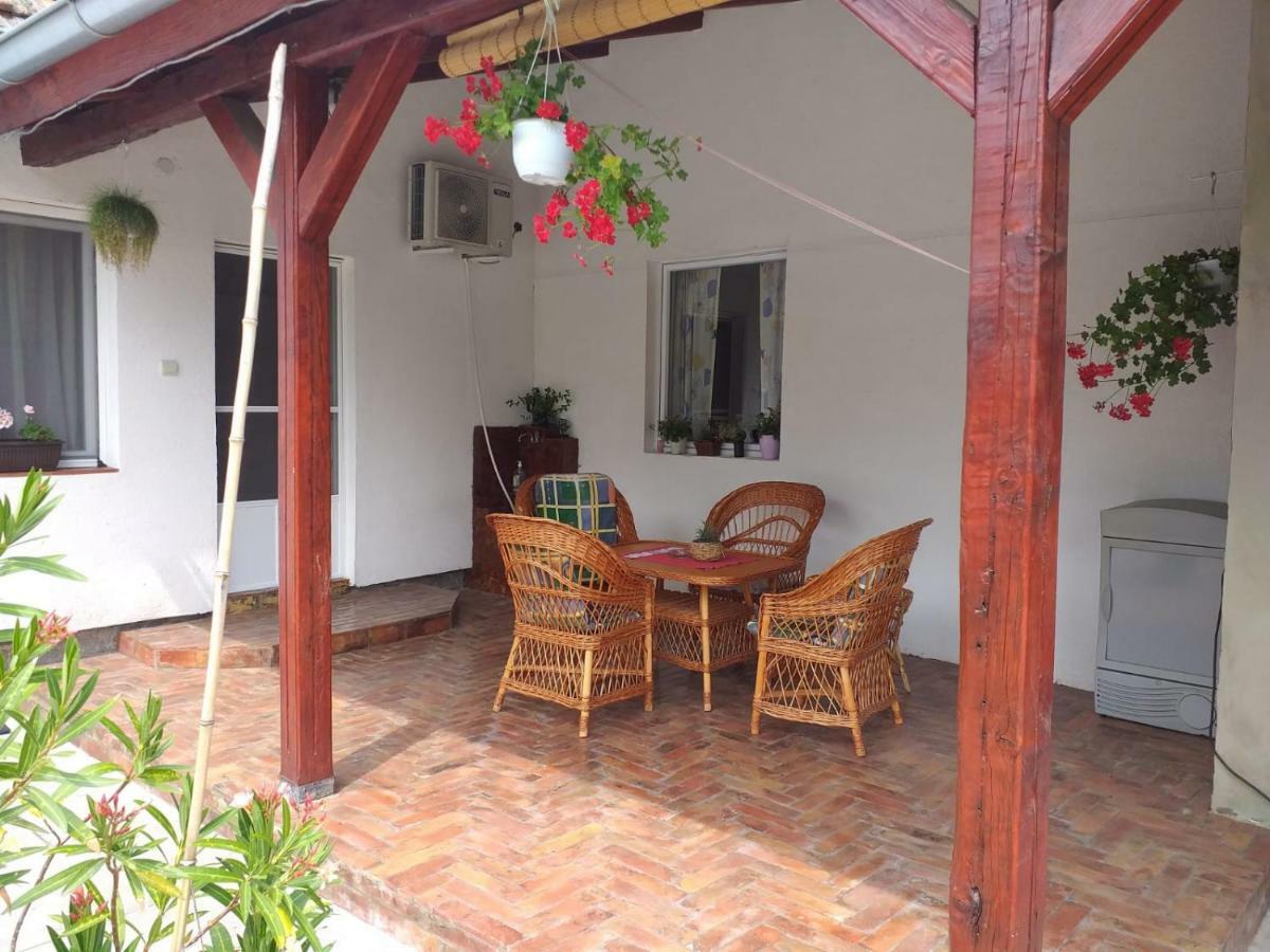 Vila Stasa Rooms Palic Bagian luar foto